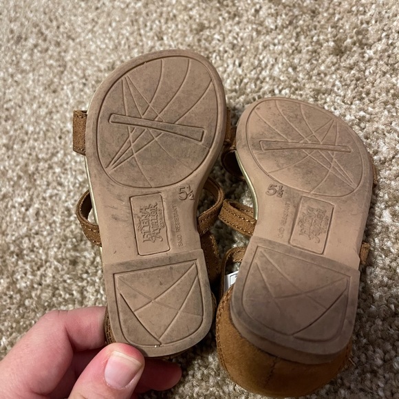 Sandals - Toddler size 5 1/2c - Picture 4 of 4